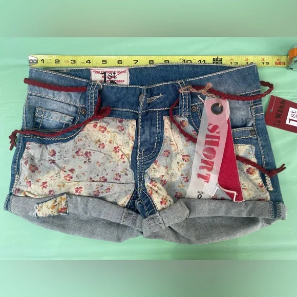 LOW RISE 1st KISS Floral Denim Women's Shorts SIZE 0 JUNIORS NWT - Picture 12 of 15